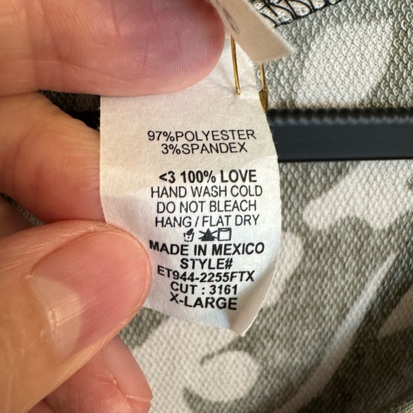 New without tags, ladies long sleeve camo pullover, size XL, by Sew in Love - Picture 4 of 14